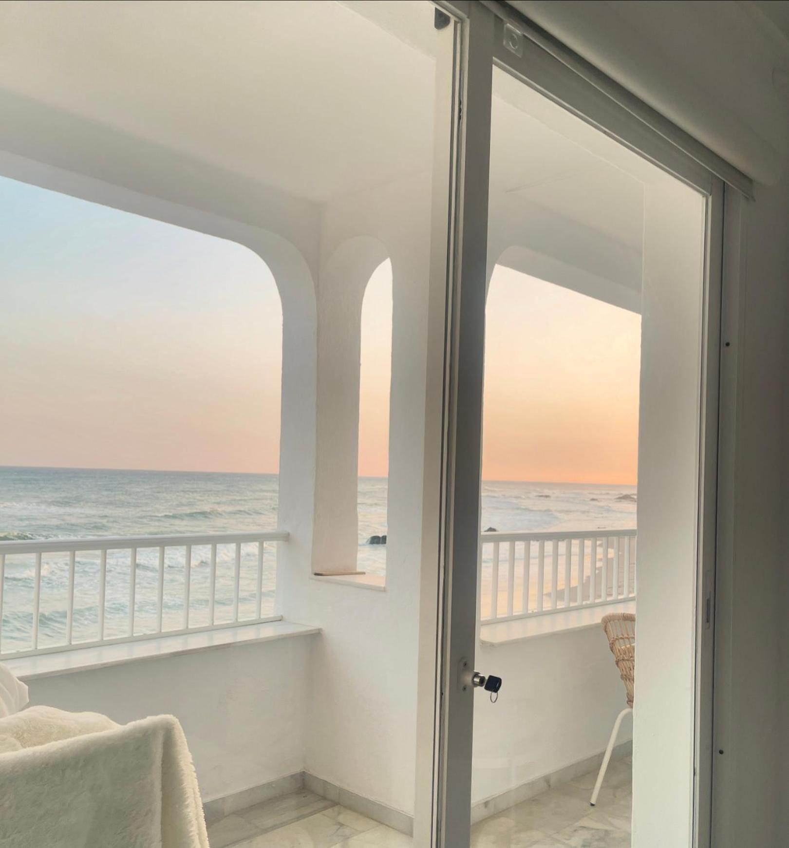 Апартаменты Oceanfront Михас Экстерьер фото