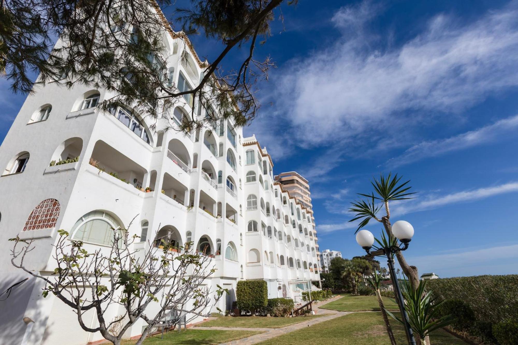 Апартаменты Oceanfront Михас Экстерьер фото