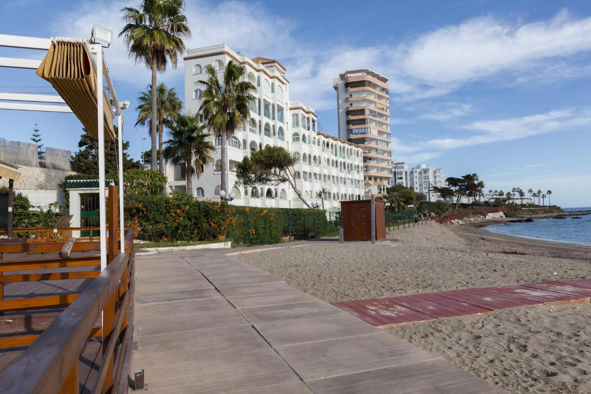Апартаменты Oceanfront Михас Экстерьер фото