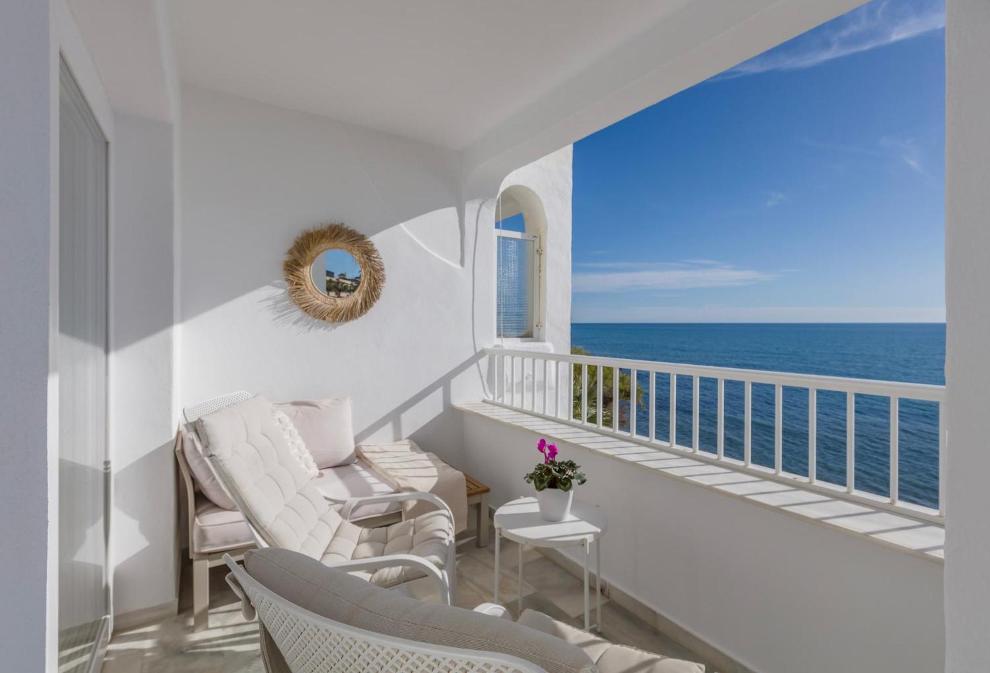 Апартаменты Oceanfront Михас Экстерьер фото